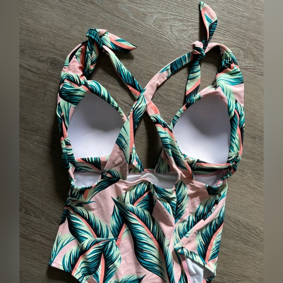 Pink plunging bathing suit with palm leaves - Picture 3 of 3